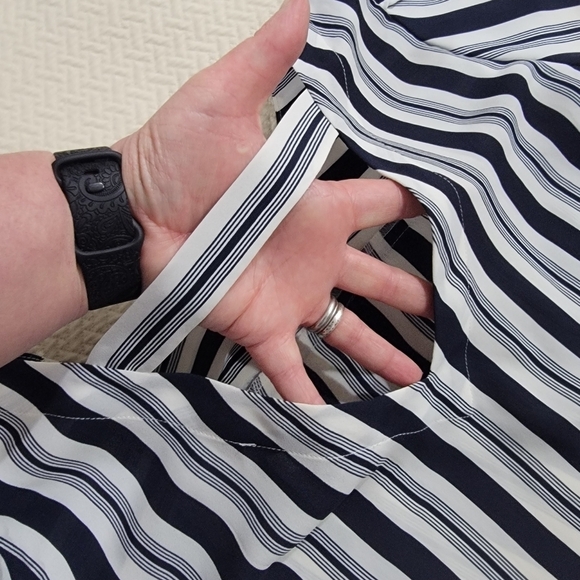 LOFT Striped Black and White Women's Top Flutter Sleeves Size Small - Picture 12 of 15